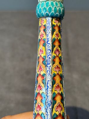 A pair of Chinese Canton enamel 'lotus' candlesticks, Yongzheng — 照片 9
