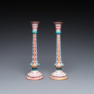 A pair of Chinese Canton enamel 'lotus' candlesticks, Yongzheng — 照片 5