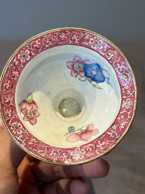 A pair of Chinese Canton enamel 'lotus' candlesticks, Yongzheng — photo 6