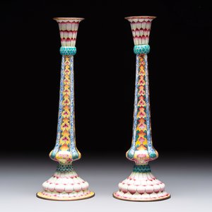 A pair of Chinese Canton enamel 'lotus' candlesticks, Yongzheng — photo 2