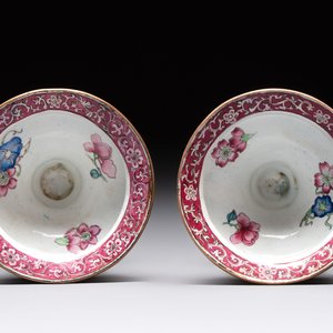 A pair of Chinese Canton enamel 'lotus' candlesticks, Yongzheng — photo 6