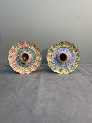 A pair of Chinese Canton enamel marriage bowls on stems, Yongzheng — photo 7