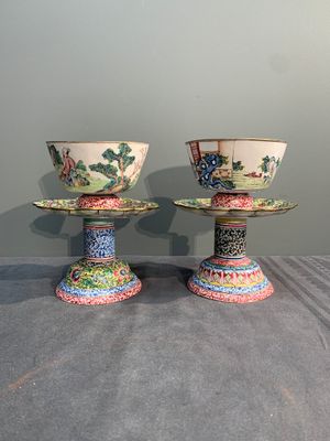 A pair of Chinese Canton enamel marriage bowls on stems, Yongzheng — 照片 2
