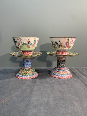 A pair of Chinese Canton enamel marriage bowls on stems, Yongzheng — 照片 3