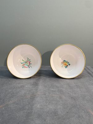 A pair of Chinese Canton enamel marriage bowls on stems, Yongzheng — 照片 5