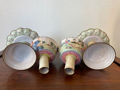 A pair of Chinese Canton enamel marriage bowls on stems, Yongzheng — 照片 6