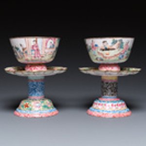 A pair of Chinese Canton enamel marriage bowls on stems, Yongzheng — 照片 2