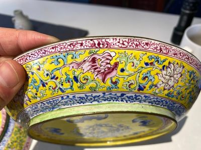 A pair of Chinese Canton enamel plates with exceptionally fine floral design, Yongzheng — photo 7