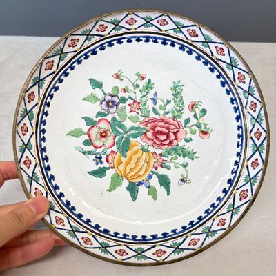 A pair of Chinese Canton enamel plates with floral design — photo 15