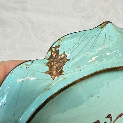 A pair of Chinese Canton enamel saucer dishes with floral design — foto 10