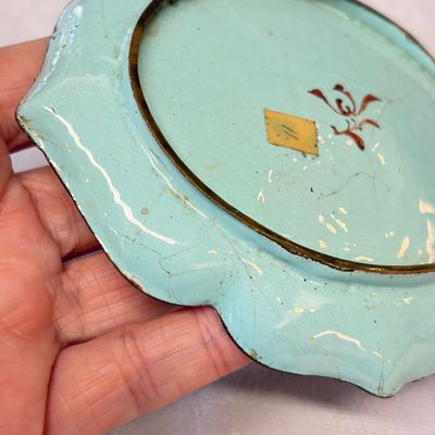 A pair of Chinese Canton enamel saucer dishes with floral design — foto 14