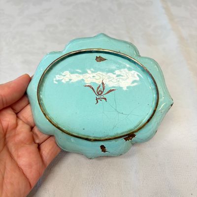 A pair of Chinese Canton enamel saucer dishes with floral design — foto 22