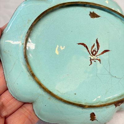 A pair of Chinese Canton enamel saucer dishes with floral design — foto 23