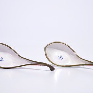 A pair of Chinese Canton enamel spoons with phoenix-head handles, Qianlong — photo 4