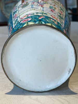 A pair of Chinese Canton enamel vases with narrative design, 19th C. — photo 5