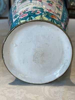 A pair of Chinese Canton enamel vases with narrative design, 19th C. — photo 6