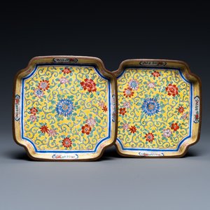 A pair of Chinese Canton enamel yellow-ground dishes, Qianlong mark, 18/19th C. — 照片 1