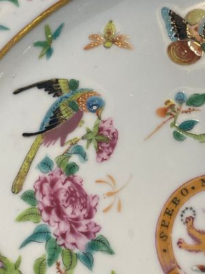 A pair of Chinese Canton famille rose armorial dishes with the arms of Moffat for the English market, 19th C. — 照片 11
