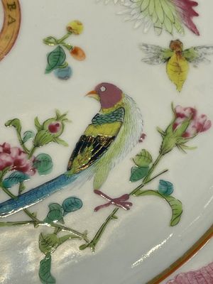 A pair of Chinese Canton famille rose armorial dishes with the arms of Moffat for the English market, 19th C. — 照片 2