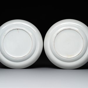 A pair of Chinese Canton famille rose armorial dishes with the arms of Moffat for the English market, 19th C. — 照片 2
