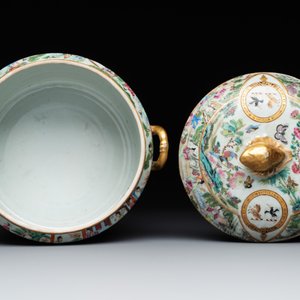 A pair of Chinese Canton famille rose armorial tureens, inner bowls and covers with the arms of Clerke, 19th C. — photo 11