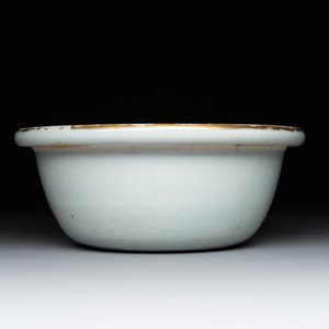 A pair of Chinese Canton famille rose armorial tureens, inner bowls and covers with the arms of Clerke, 19th C. — photo 15
