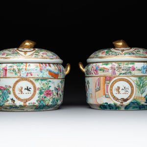 A pair of Chinese Canton famille rose armorial tureens, inner bowls and covers with the arms of Clerke, 19th C. — photo 4