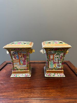 A pair of Chinese Canton famille rose bough pots and covers, 19th C. — photo 1