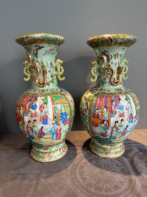 A pair of Chinese Canton famille rose celadon-ground 'court scene' vases, 19th C. — photo 3