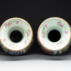 A pair of Chinese Canton famille rose celadon-ground 'court scene' vases, 19th C. — photo 5