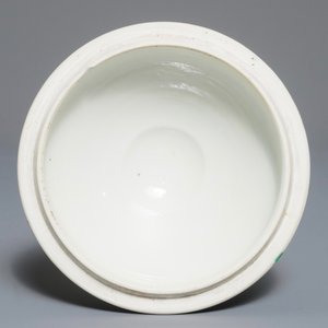 A pair of Chinese Canton famille rose covered bowls, 19th C. — photo 13