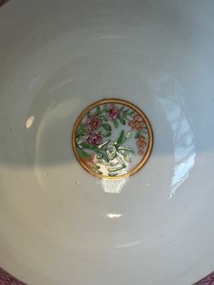 A pair of Chinese Canton famille rose cups and saucers, 19th C. — photo 24