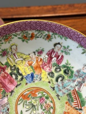 A pair of Chinese Canton famille rose cups and saucers, 19th C. — photo 28