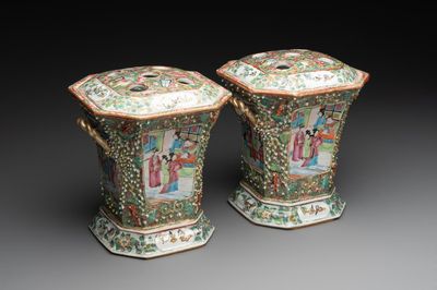 A pair of Chinese Canton famille rose flower holders and covers with figural design, 19th C.
