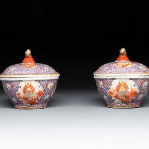 A pair of Chinese Canton famille rose 'mandarin subject' covered tureens and stands and a vase, Qianlong — photo 11