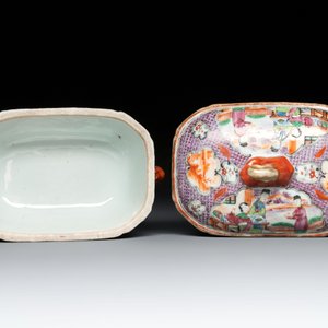 A pair of Chinese Canton famille rose 'mandarin subject' covered tureens and stands and a vase, Qianlong — photo 12