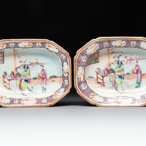 A pair of Chinese Canton famille rose 'mandarin subject' covered tureens and stands and a vase, Qianlong — photo 16