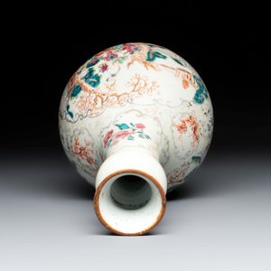 A pair of Chinese Canton famille rose 'mandarin subject' covered tureens and stands and a vase, Qianlong — photo 6