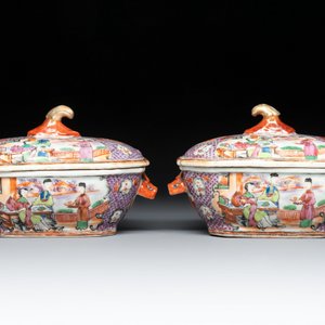 A pair of Chinese Canton famille rose 'mandarin subject' covered tureens and stands and a vase, Qianlong — photo 8
