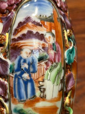 A pair of Chinese Canton famille rose 'mandarin subject' vases with floral relief design, Qianlong — 照片 26