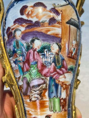A pair of Chinese Canton famille rose 'mandarin subject' vases with gilt bronze mounts, Qianlong — foto 14