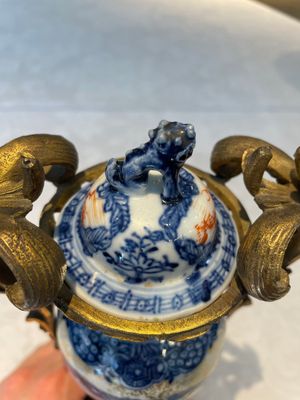 A pair of Chinese Canton famille rose 'mandarin subject' vases with gilt bronze mounts, Qianlong — foto 17