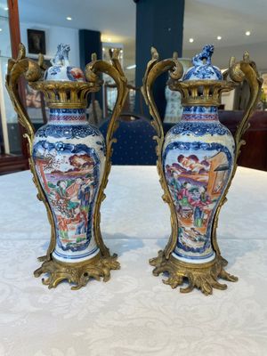 A pair of Chinese Canton famille rose 'mandarin subject' vases with gilt bronze mounts, Qianlong — foto 3