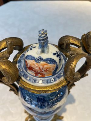A pair of Chinese Canton famille rose 'mandarin subject' vases with gilt bronze mounts, Qianlong — foto 5