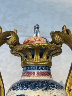 A pair of Chinese Canton famille rose 'mandarin subject' vases with gilt bronze mounts, Qianlong — foto 6