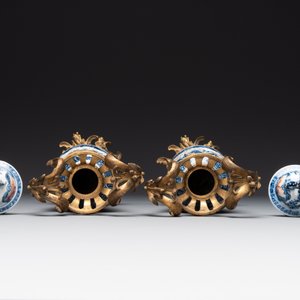 A pair of Chinese Canton famille rose 'mandarin subject' vases with gilt bronze mounts, Qianlong — foto 3