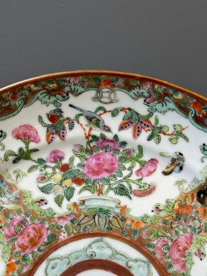 A pair of Chinese Canton famille rose monogrammed plates and a large '100 butterflies' tray, 19th C. — photo 4