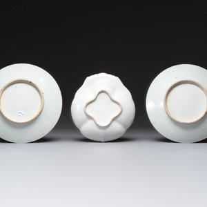 A pair of Chinese Canton famille rose plates, a vase and a shell-form dish, 19th C. — photo 3