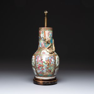A pair of Chinese Canton famille rose plates, a vase and a shell-form dish, 19th C. — photo 7