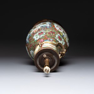 A pair of Chinese Canton famille rose plates, a vase and a shell-form dish, 19th C. — photo 8
